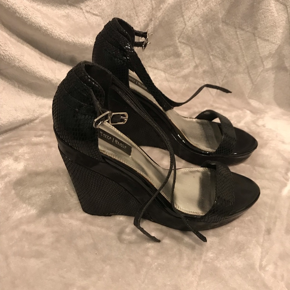 White House Black Market Wedges - Picture 2 of 4